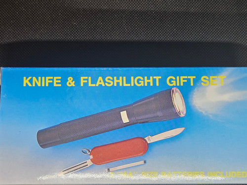 17001 - KNIFE & FLASHLIGHT GIFT SET - BATTERIES NOT INCLUDED