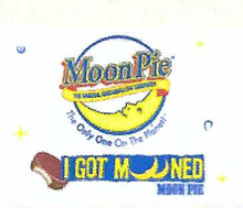 Load image into Gallery viewer, 41602 - CUTTING BOARD - MOONPIE (1)