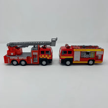 Load image into Gallery viewer, 01529 - FIRE TRUCK WITH LIGHTS AND SOUND