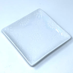 00370 - SNOWFLAKE PLATES (2PK)